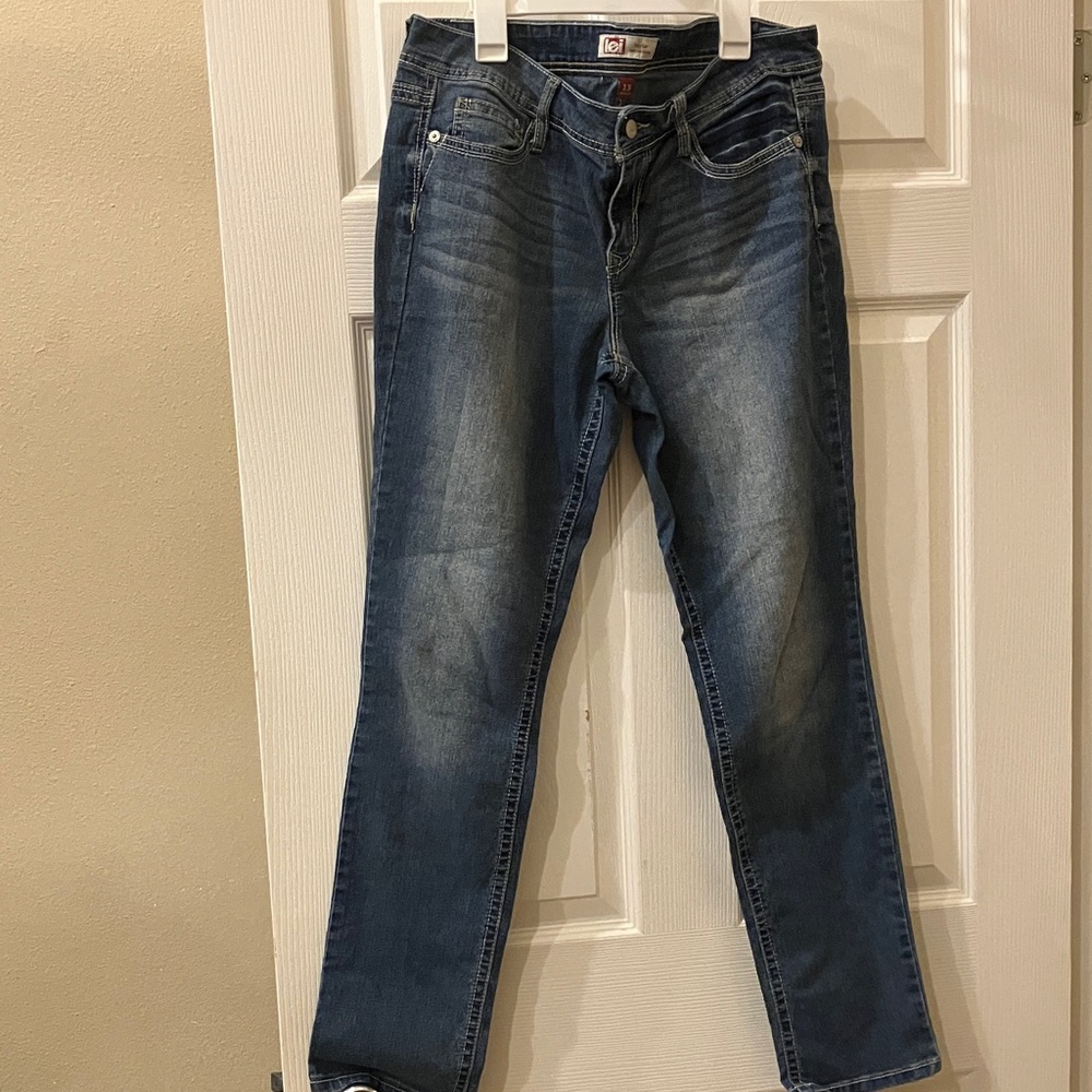 lei Women's Straight Leg Jeans in Dark Blue Wash